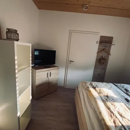 Zimmer M. Eigenem Bad Und Badewanne Direkt Am Wald Amoeneburg Exterior photo